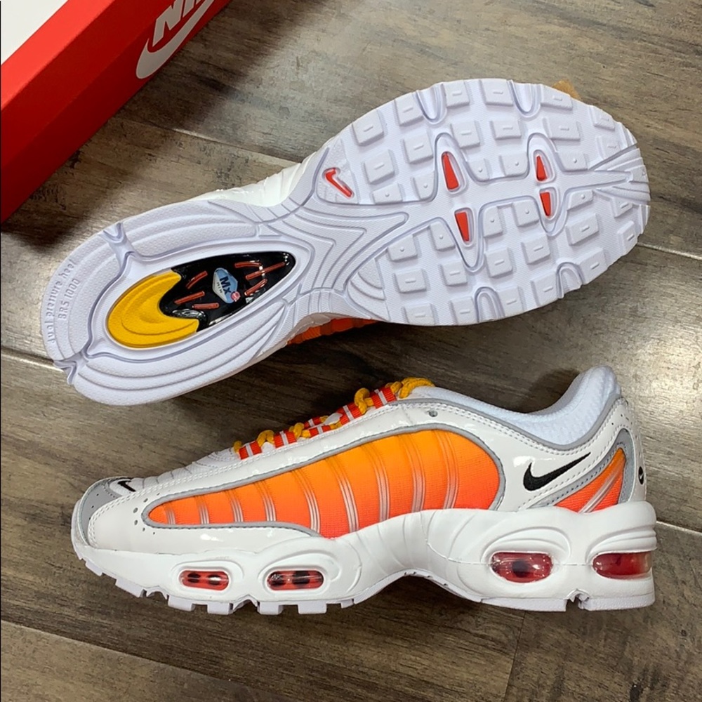 NIKE W AIR MAX TAILWIND IV NRG - Picture 13 of 16
